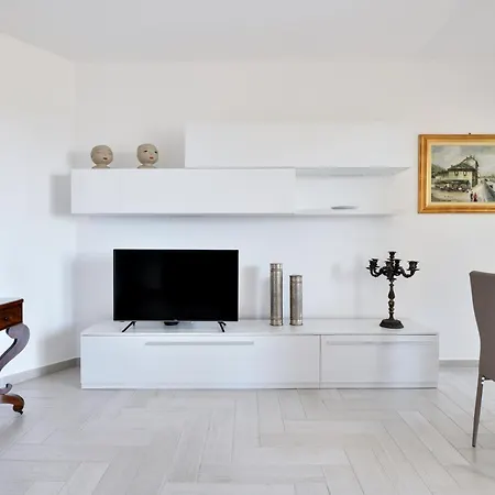 Sea View San Marino Apt 12 *